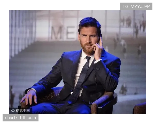 张家齐一身西装像要开发布会，五分钟后在路边摊点了最便宜那碗面